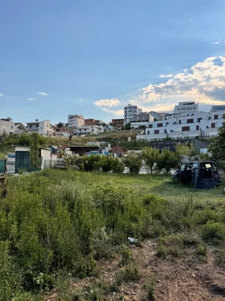 Tirane, jepet me qera magazine Kati 1, 650 m² 