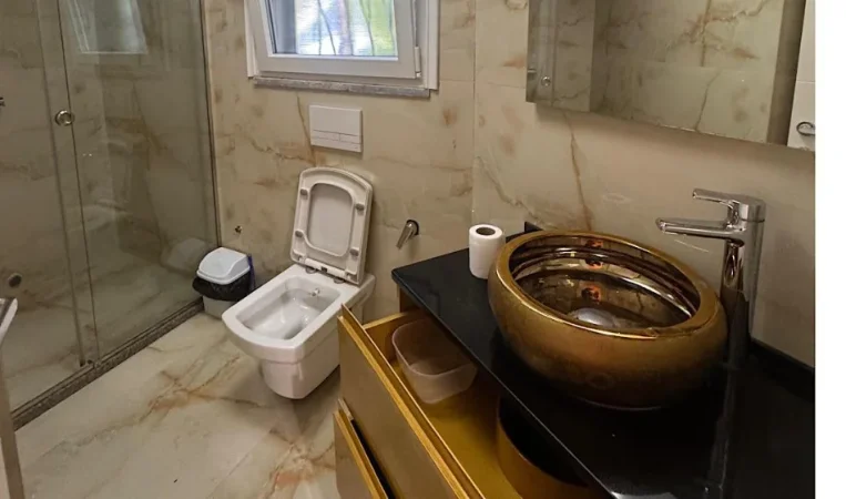Tirane, jepet me qera apartament 2+1 Kati 0, 140 m² 750 € (Liqeni Thate)