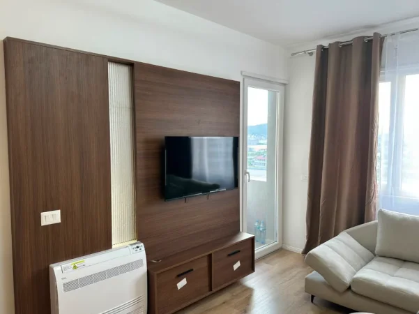 Tirane, jepet me qera apartament 1+1+Ballkon Kati 7, 60 m² 450 € (Univers City)