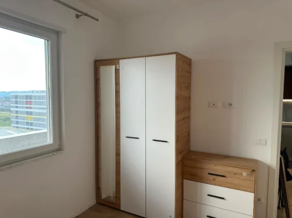 Tirane, jepet me qera apartament 1+1+Ballkon Kati 7, 60 m² 450 € (Univers City)