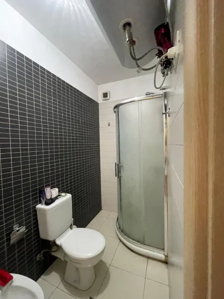Tirane, jepet me qera apartament 2+1+Ballkon Kati 2, 100 m² 550 € (Qytet Studenti Rruga Pjeter Budi)