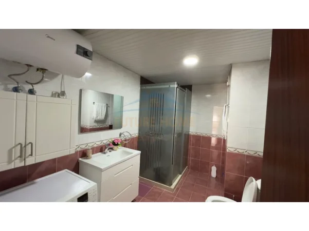 Tirane, jepet me qera apartament 2+1+Ballkon Kati 9, 119 m² 800 € (Rruga e Elbasanit)