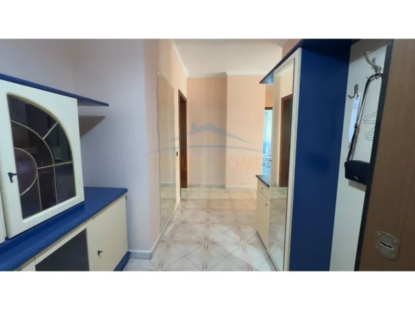 Tirane, jepet me qera apartament 2+1+Ballkon Kati 9, 119 m² 800 € (Rruga e Elbasanit)