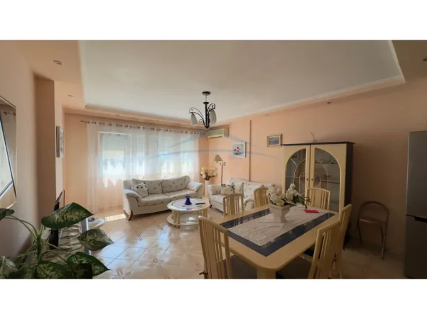 Tirane, jepet me qera apartament 2+1+Ballkon Kati 9, 119 m² 800 € (Rruga e Elbasanit)