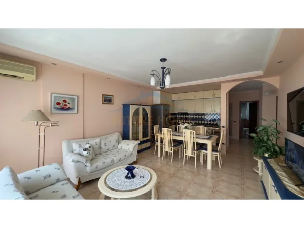 Tirane, jepet me qera apartament 2+1+Ballkon Kati 9, 119 m² 800 € (Rruga e Elbasanit)