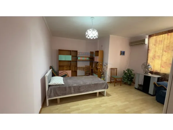 Tirane, jepet me qera apartament 2+1+Ballkon Kati 9, 119 m² 800 € (Rruga e Elbasanit)