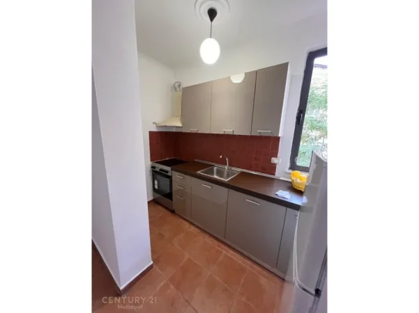 Tirane, jepet me qera apartament 1+1+Ballkon Kati 3, 55 m² 500 € (Metropol143505)