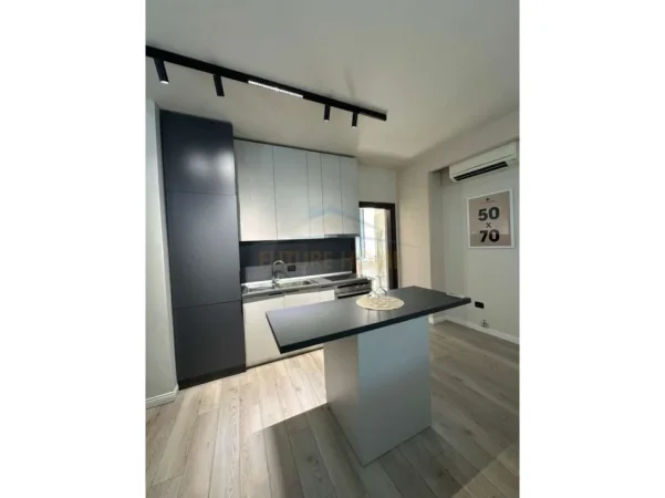 Tirane, shitet apartament 1+1+Ballkon Kati 9, 85 m² 195.000 € (21 Dhjetori)