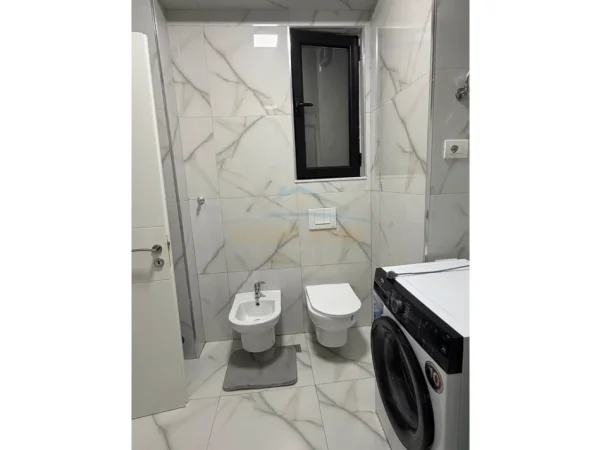 Tirane, jepet me qera apartament 1+1+Ballkon Kati 4, 75 m² 530 € (Unaza e re)