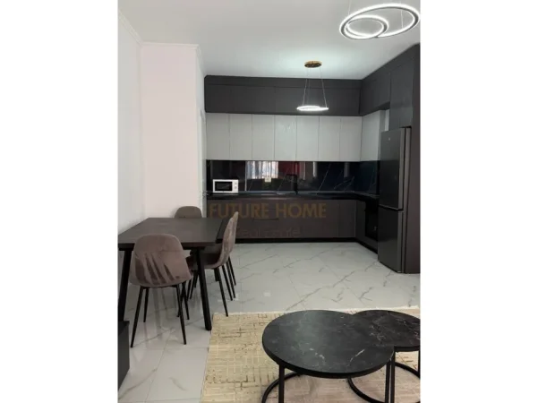 Tirane, jepet me qera apartament 1+1+Ballkon Kati 4, 75 m² 530 € (Unaza e re)