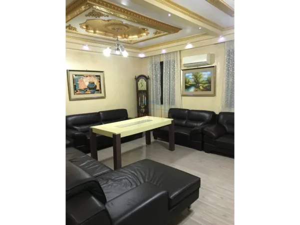 Tirane, shitet Vile 4- Katshe Kati 1, 620 m² 450.000 € (Institut)