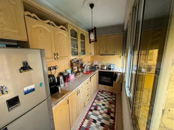 Tirane, jepet me qera apartament 2+1+2+Ballkon Kati 5, 120 m² 800 € (Rruga e Kosovareve)