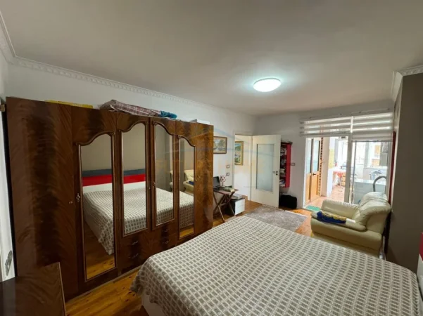 Tirane, jepet me qera apartament 2+1+2+Ballkon Kati 5, 120 m² 800 € (Rruga e Kosovareve)