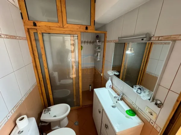 Tirane, jepet me qera apartament 2+1+2+Ballkon Kati 5, 120 m² 800 € (Rruga e Kosovareve)