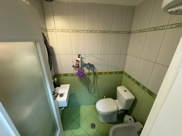 Tirane, jepet me qera apartament 2+1+2+Ballkon Kati 5, 120 m² 800 € (Rruga e Kosovareve)