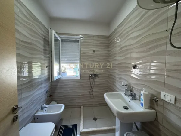 Tirane, jepet me qera apartament 2+1+Ballkon Kati 3, 108 m² 600 € (WEST143864)