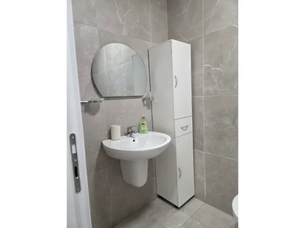Tirane, jepet me qera apartament 1+1 Kati 4, 61 m² 550 € (laprake dritan hoxha)