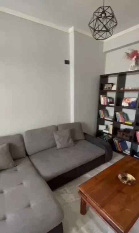 Tirane, jepet me qera apartament 2+1 Kati 4, 78 m² 600 € (Ministria e drejtesise)