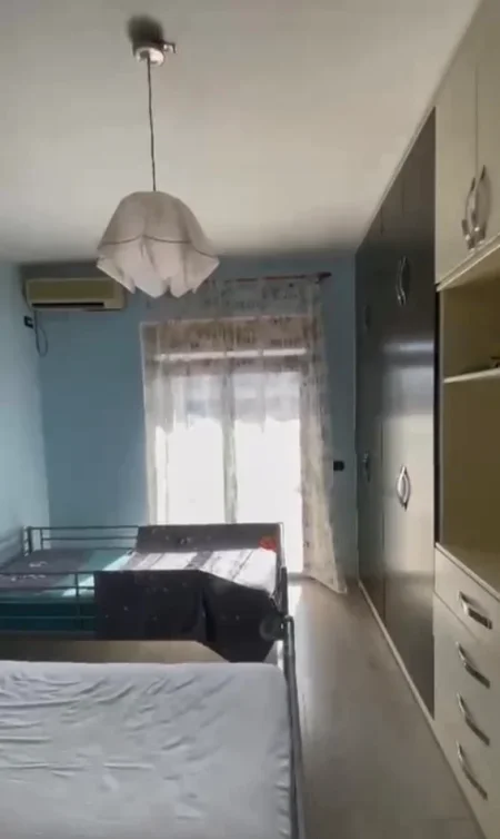 Tirane, jepet me qera apartament 2+1 Kati 4, 78 m² 600 € (Ministria e drejtesise)