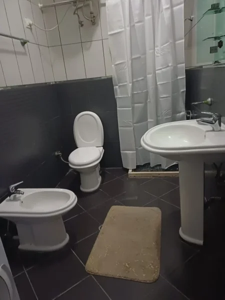 Tirane, jepet me qera apartament 1+1 Kati 6, 70 m² 470 € (Rruga Rrapo Hekali)