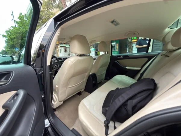 Tirane, shitet makine VW Jetta Nafte, e zeze manuale Klima 247.000 km 5.300 €