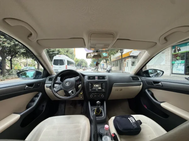Tirane, shitet makine VW Jetta Nafte, e zeze manuale Klima 247.000 km 5.300 €