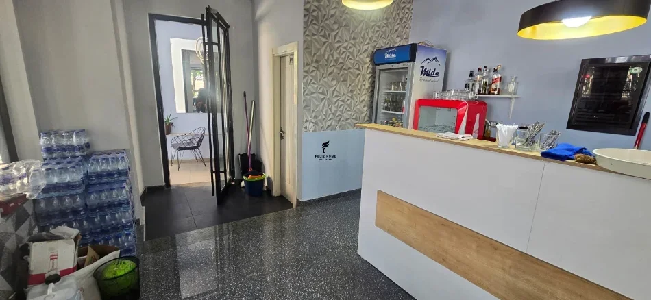 Tirane, jepet me qera ambjent biznesi Kati 1, 90 m² 650 € (MINE PEZA)