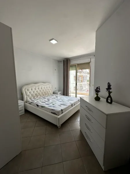 Tirane, jepet me qera apartament 2+1+Aneks+Ballkon Kati 5, 110 m² 480 € (Rruga Thoma Koxhaj)