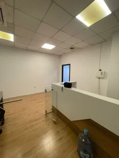 Tirane, jepet me qera ambjent biznesi Kati 1, 550 m² 7.000 € (ish blloku)