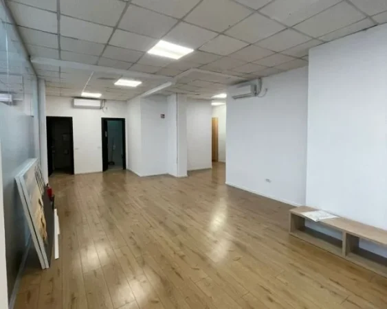 Tirane, jepet me qera zyre Kati 1, 550 m² 7.000 € (ish blloku)