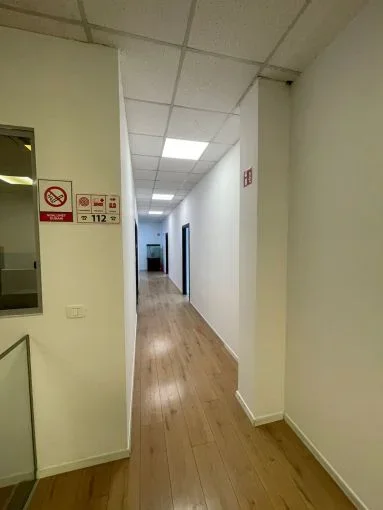 Tirane, jepet me qera ambjent biznesi Kati 1, 550 m² 7.000 € (stadiumi dinamo , sheshi willson)