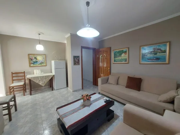 Tirane, jepet me qera apartament 1+1 Kati 3, 53 m² 500 € (Rruga e Elbasanit)