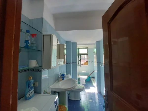 Tirane, jepet me qera apartament 1+1 Kati 3, 53 m² 500 € (Rruga e Elbasanit)