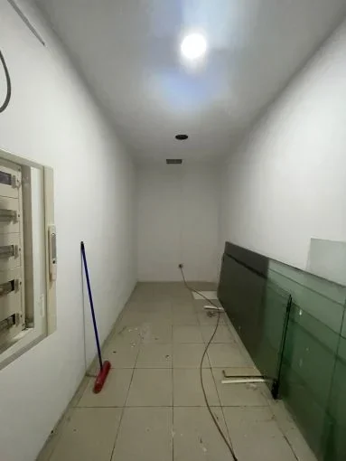 Tirane, jepet me qera ambjent biznesi Kati 2, 330 m² 4.500 € (ish blloku)