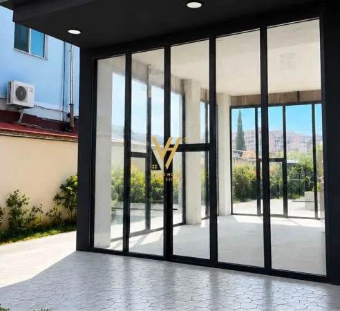 Tirane, shitet ambjent biznesi Kati 0, 75 m² 410.000 € (YZBERISHT)