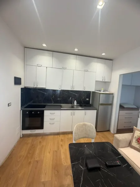Tirane, jepet me qera nga Pronari, pa-komision Vile 1+1+Ballkon Kati 3, 350 € (Rruga Rrapo Hekali, Vila 18)