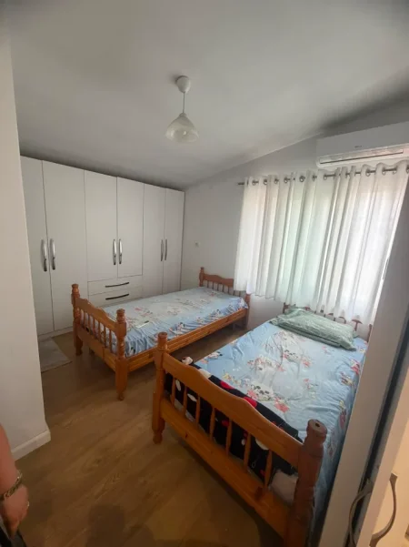 Tirane, jepet me qera nga Pronari, pa-komision Vile 1+1+Ballkon Kati 3, 350 € (Rruga Rrapo Hekali, Vila 18)