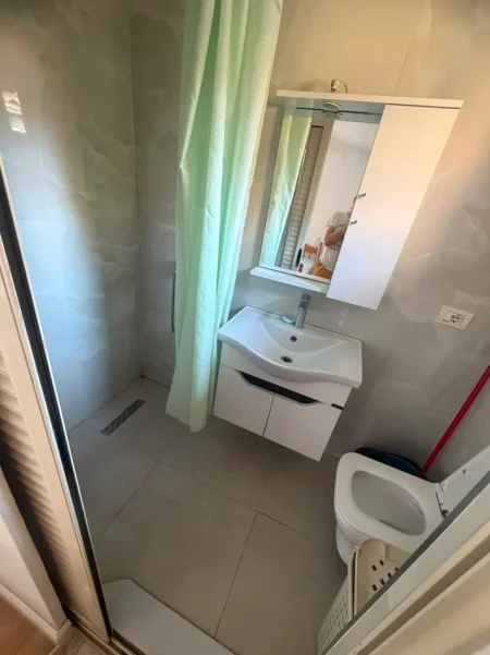 Tirane, jepet me qera nga Pronari, pa-komision Vile 1+1+Ballkon Kati 3, 350 € (Rruga Rrapo Hekali, Vila 18)
