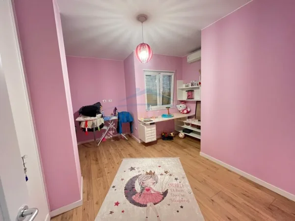 Tirane, shitet apartament 2+1+Ballkon Kati 4, 110 m² 286.000 € (Rruga Panorama)