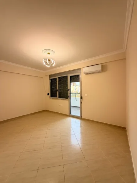 Tirane, jepet me qera apartament 3+1 Kati 3, 130 m² 1.000 € (RRUGA E DIBRES)