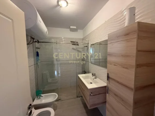 Tirane, shitet apartament 2+1+Ballkon Kati 5, 119 m² 210.000 € (Rruga Ali Visha)