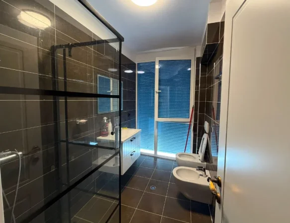 Tirane, jepet me qera apartament 2+1 , 78 m² 750 € 