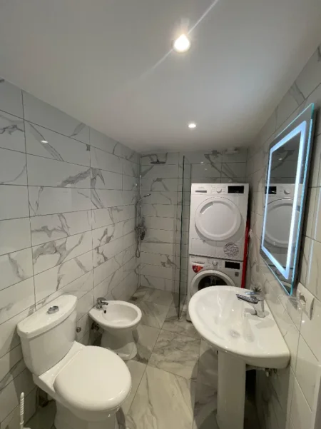 Tirane, shitet apartament 1+1+Ballkon Kati 0, 66 m² 128.000 € (Liqeni i Thatë)