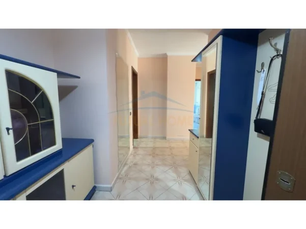 Tirane, jepet me qera apartament 2+1+Ballkon Kati 9, 119 m² 800 € 