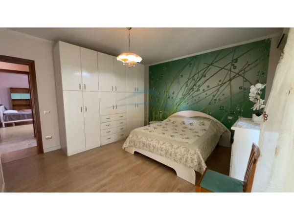 Tirane, jepet me qera apartament 2+1+Ballkon Kati 9, 119 m² 800 € 