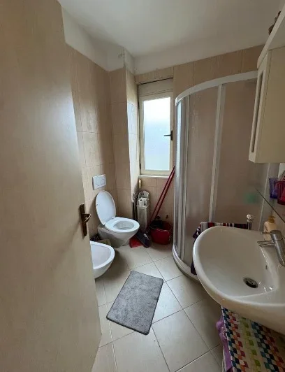 Durres, shitet apartament 2+1+Ballkon Kati 1, 80 m² 200.000 € (Gjiri i Lalzit)