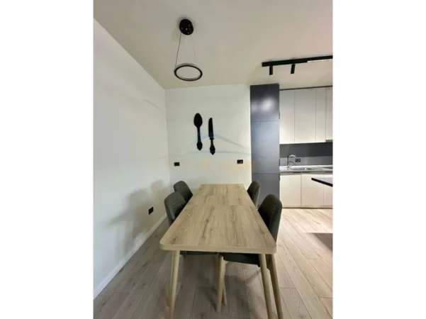 Tirane, shitet apartament 2+1+Ballkon , 85 m² 195.000 € 
