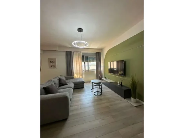Tirane, shitet apartament 2+1+Ballkon , 85 m² 195.000 € 