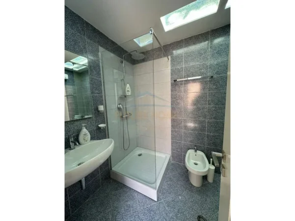 Tirane, shitet apartament 2+1+Ballkon , 85 m² 195.000 € 