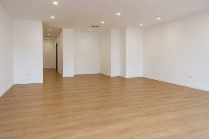 Tirane, shes ambjent biznesi Kati 0, 90 m² 390.000 € (komune e parisit)